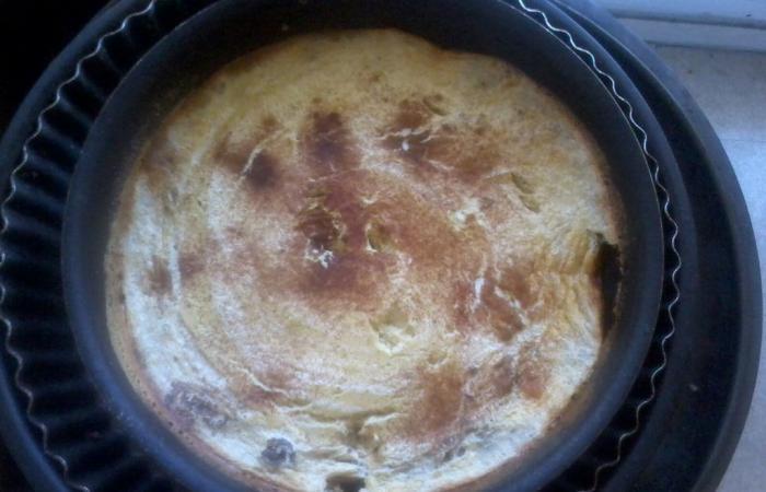 Rgime Dukan (recette minceur) : Tarte rhubarbe et mousse chocolat blanc #dukan https://www.proteinaute.com/recette-tarte-rhubarbe-et-mousse-chocolat-blanc-2350.html