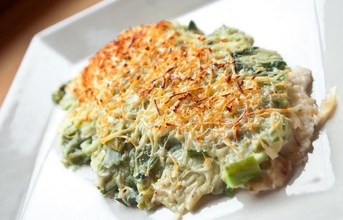 Régime Dukan (recette minceur) : Tilapia aux poireaux gratiné au fromage râpé #dukan https://www.proteinaute.com/recette-tilapia-aux-poireaux-gratine-au-fromage-rape-2357.html