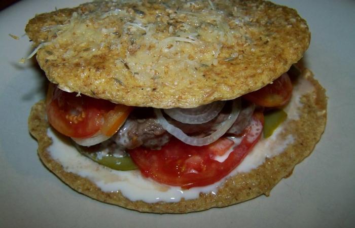Régime Dukan (recette minceur) : Cheese Burger qui déchire #dukan https://www.proteinaute.com/recette-cheese-burger-qui-dechire-2391.html