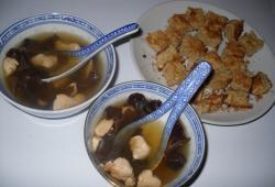 Recette Dukan : Soupe chinoise au poulet et aux champignons noirs