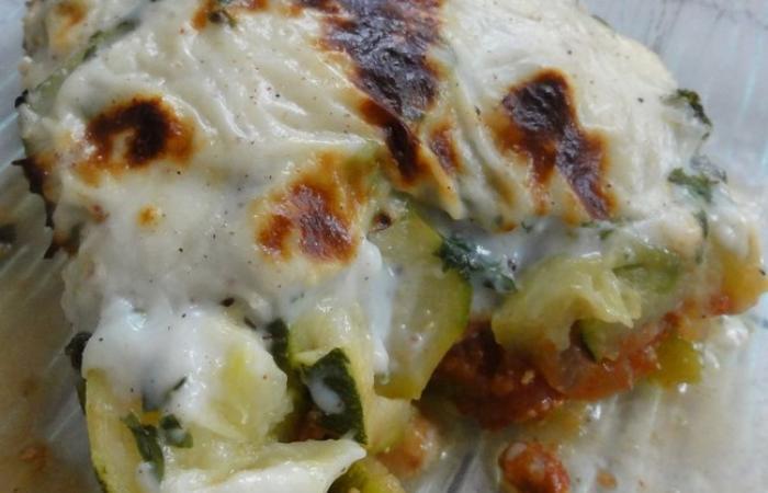 R�gime Dukan (recette minceur) : Gratin de courgette, viande et b�chamel #dukan https://www.proteinaute.com/recette-gratin-de-courgette-viande-et-bechamel-2738.html