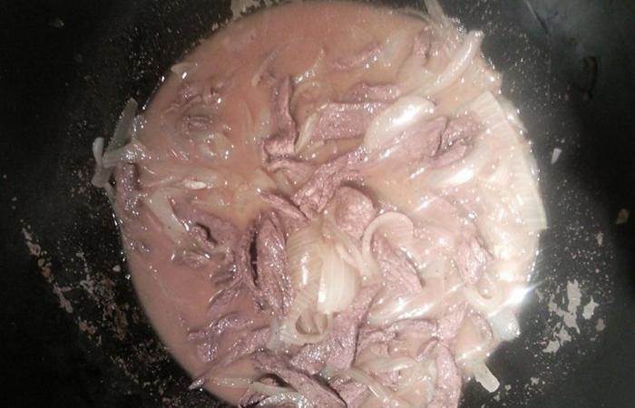 R�gime Dukan (recette minceur) : Boeuf saut� aux oignons #dukan https://www.proteinaute.com/recette-boeuf-saute-aux-oignons-2823.html