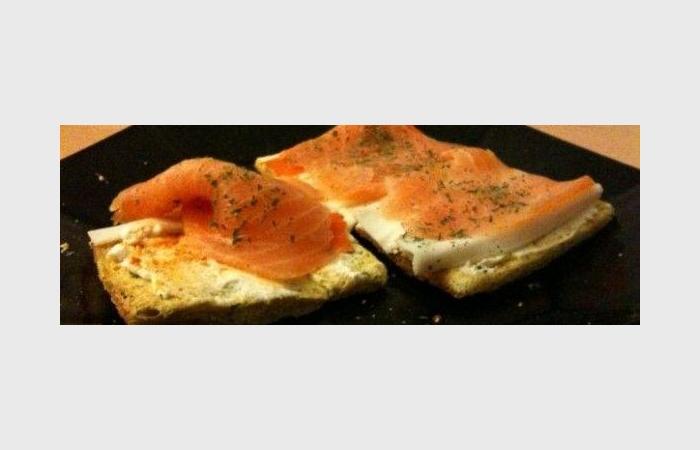 Régime Dukan (recette minceur) : Toasts grillés Saumon-Surimi #dukan https://www.proteinaute.com/recette-toasts-grilles-saumon-surimi-290.html