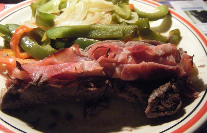 R�gime Dukan (recette minceur) : Steak de boeuf roul� jambon fromage #dukan https://www.proteinaute.com/recette-steak-de-boeuf-roule-jambon-fromage-3136.html