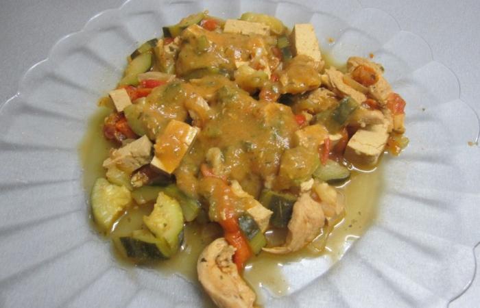 Poulet au Tofu brun accompagn� de courgettes et poivrons