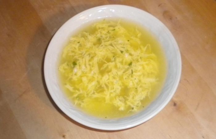 R�gime Dukan (recette minceur) : Bouillon express � l'oeuf #dukan https://www.proteinaute.com/recette-bouillon-express-a-l-oeuf-3375.html