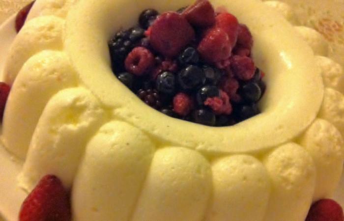 Rgime Dukan (recette minceur) : Bavarois vanille et fleur d'oranger aux fruits rouges #dukan https://www.proteinaute.com/recette-bavarois-vanille-et-fleur-d-oranger-aux-fruits-rouges-3487.html