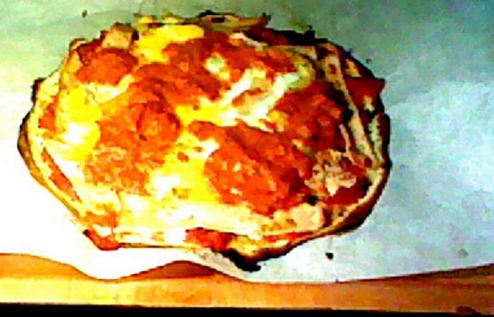 Rgime Dukan (recette minceur) : Pizza dlicieuse sans son au poulet  #dukan https://www.proteinaute.com/recette-pizza-delicieuse-sans-son-au-poulet-3638.html