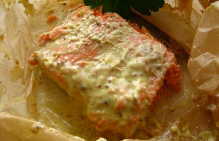 Rgime Dukan (recette minceur) : Papillote de saumon  la dijonnaise #dukan https://www.proteinaute.com/recette-papillote-de-saumon-a-la-dijonnaise-3947.html