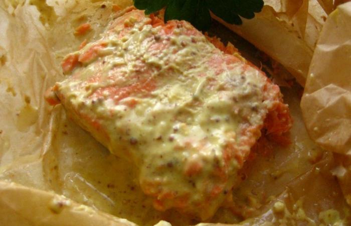 R�gime Dukan (recette minceur) : Papillote de saumon � la dijonnaise #dukan https://www.proteinaute.com/recette-papillote-de-saumon-a-la-dijonnaise-3947.html