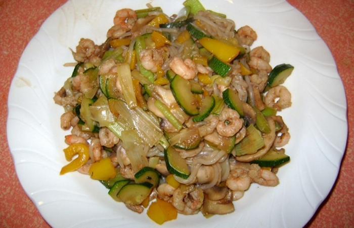 Régime Dukan (recette minceur) : Vermicelles de Konjac aux crevettes et légumes #dukan https://www.proteinaute.com/recette-vermicelles-de-konjac-aux-crevettes-et-legumes-3950.html