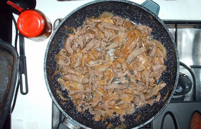R�gime Dukan (recette minceur) : Boeuf aux oignons #dukan https://www.proteinaute.com/recette-boeuf-aux-oignons-3993.html