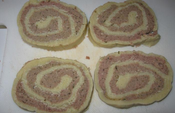 Régime Dukan (recette minceur) : Roulé à la viande (Fleischnaka spécialité Alsacienne) #dukan https://www.proteinaute.com/recette-roule-a-la-viande-fleischnaka-specialite-alsacienne-4026.html