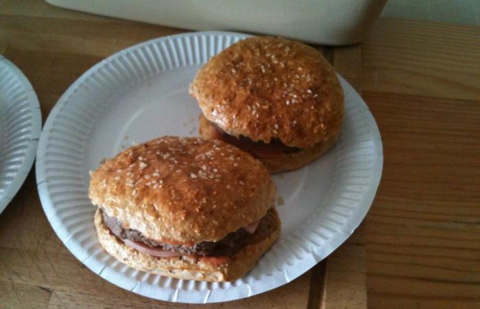 R�gime Dukan (recette minceur) : Super hamburger avec un vrai pain #dukan https://www.proteinaute.com/recette-super-hamburger-avec-un-vrai-pain-4070.html