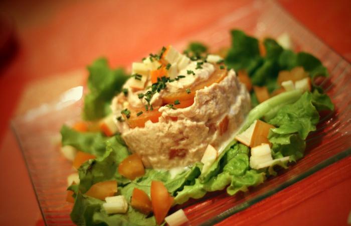 Régime Dukan (recette minceur) : Rillettes de thon à la tomate sur son lit de salade verte et surimis #dukan https://www.proteinaute.com/recette-rillettes-de-thon-a-la-tomate-sur-son-lit-de-salade-verte-et-surimis-4088.html