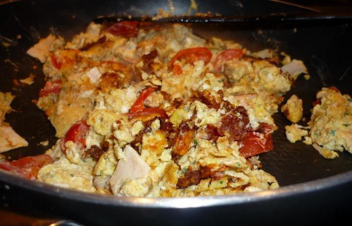 Régime Dukan (recette minceur) : Omelette tofu jambon tomate cerise #dukan https://www.proteinaute.com/recette-omelette-tofu-jambon-tomate-cerise-4178.html