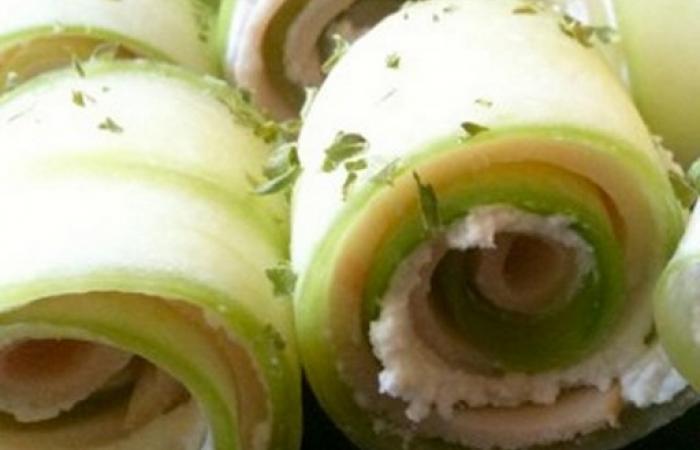 Régime Dukan (recette minceur) : Petits roulés de concombres #dukan https://www.proteinaute.com/recette-petits-roules-de-concombres-4253.html