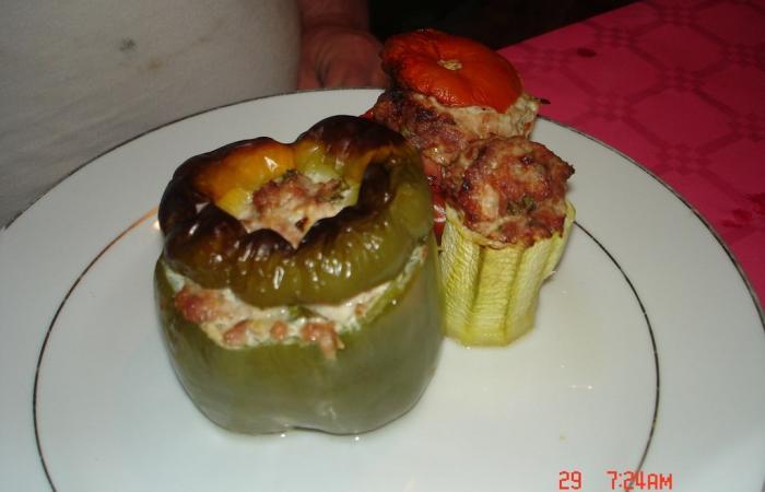 Rgime Dukan (recette minceur) : Tomates et poivrons farcis  la dinde #dukan https://www.proteinaute.com/recette-tomates-et-poivrons-farcis-a-la-dinde-4259.html