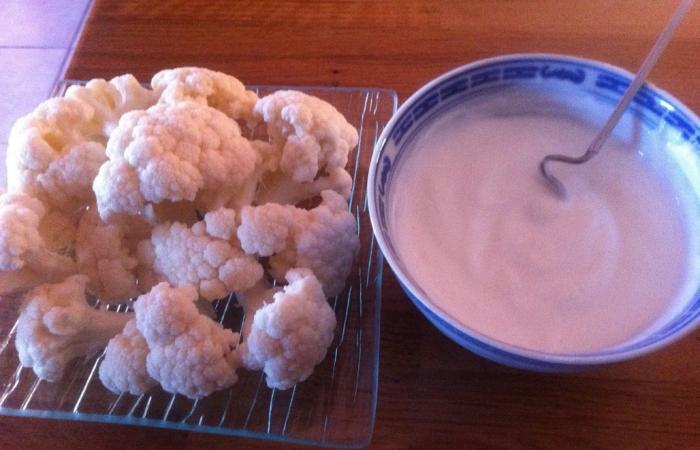 Régime Dukan (recette minceur) : Chou fleur cru et sa petite sauce roquefort #dukan https://www.proteinaute.com/recette-chou-fleur-cru-et-sa-petite-sauce-roquefort-4287.html