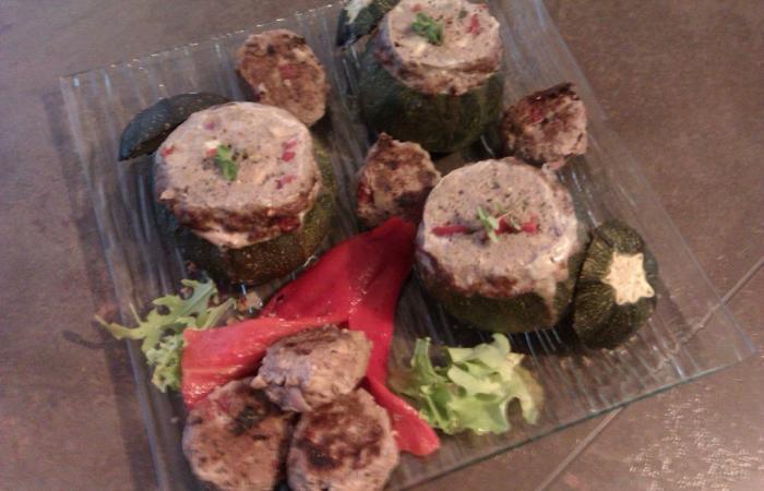 Régime Dukan (recette minceur) : Courgettes rondes farcies à la Tex Mex #dukan https://www.proteinaute.com/recette-courgettes-rondes-farcies-a-la-tex-mex-4298.html