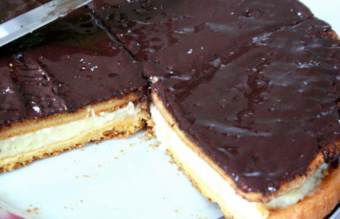 Régime Dukan (recette minceur) : Divin gâteau à la crème patissière et au chocolat #dukan https://www.proteinaute.com/recette-divin-gateau-a-la-creme-patissiere-et-au-chocolat-4374.html