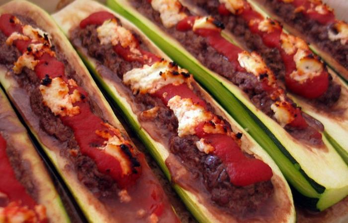 Régime Dukan (recette minceur) : Courgettes farcies à la Mexicaine #dukan https://www.proteinaute.com/recette-courgettes-farcies-a-la-mexicaine-4429.html