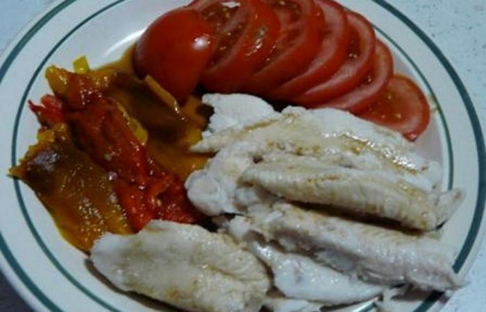 Régime Dukan (recette minceur) : Filet de panga au 2 poivrons #dukan https://www.proteinaute.com/recette-filet-de-panga-au-2-poivrons-4441.html