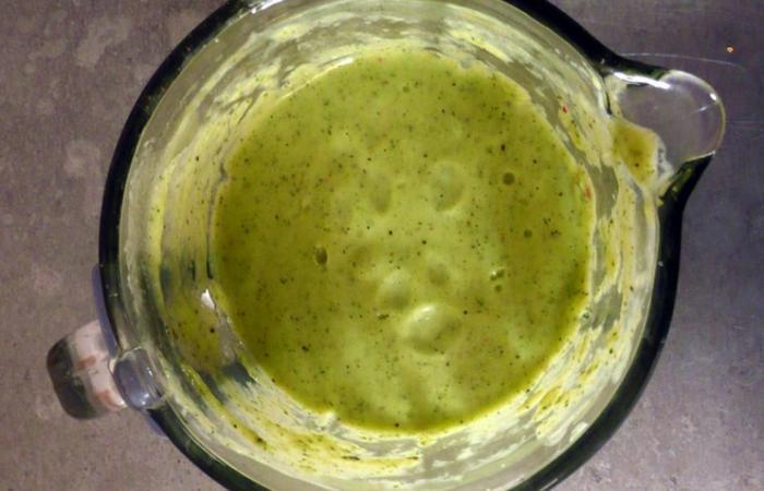 Régime Dukan (recette minceur) : Soupe froide de courgettes à la menthe #dukan https://www.proteinaute.com/recette-soupe-froide-de-courgettes-a-la-menthe-4614.html