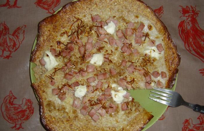 Régime Dukan (recette minceur) : Tarte flambée à l'alsacienne #dukan https://www.proteinaute.com/recette-tarte-flambee-a-l-alsacienne-4673.html