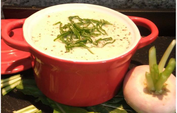 Régime Dukan (recette minceur) : Velouté de navets a l'échalote #dukan https://www.proteinaute.com/recette-veloute-de-navets-a-l-echalote-4677.html