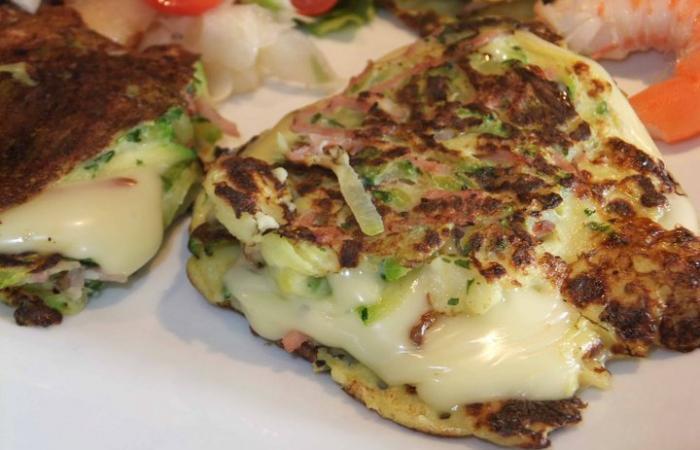 R�gime Dukan (recette minceur) : Hamburger de courgette-Jambon  au fromage fondu #dukan https://www.proteinaute.com/recette-hamburger-de-courgette-jambon-au-fromage-fondu-4703.html