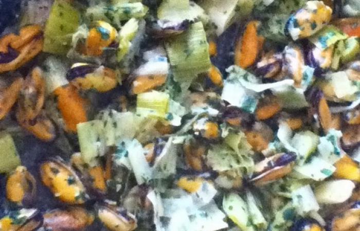 Régime Dukan (recette minceur) : Moules à la crème et aux herbes fraiches #dukan https://www.proteinaute.com/recette-moules-a-la-creme-et-aux-herbes-fraiches-4728.html