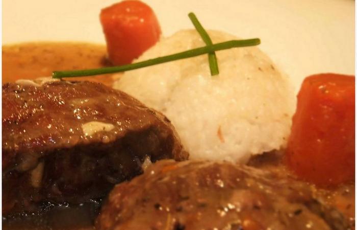 Régime Dukan (recette minceur) : Joue de porc sauce vin blanc #dukan https://www.proteinaute.com/recette-joue-de-porc-sauce-vin-blanc-4755.html