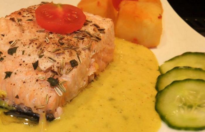 R�gime Dukan (recette minceur) : Filet de saumon sauce �chalotes curry� #dukan https://www.proteinaute.com/recette-filet-de-saumon-sauce-echalotes-curry-4779.html