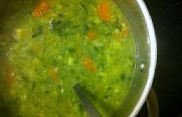 R�gime Dukan (recette minceur) : Soupe de l�gumes au brocolis #dukan https://www.proteinaute.com/recette-soupe-de-legumes-au-brocolis-4864.html