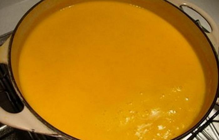 Régime Dukan (recette minceur) : Soupe de potiron crémeuse aux crevettes #dukan https://www.proteinaute.com/recette-soupe-de-potiron-cremeuse-aux-crevettes-4880.html