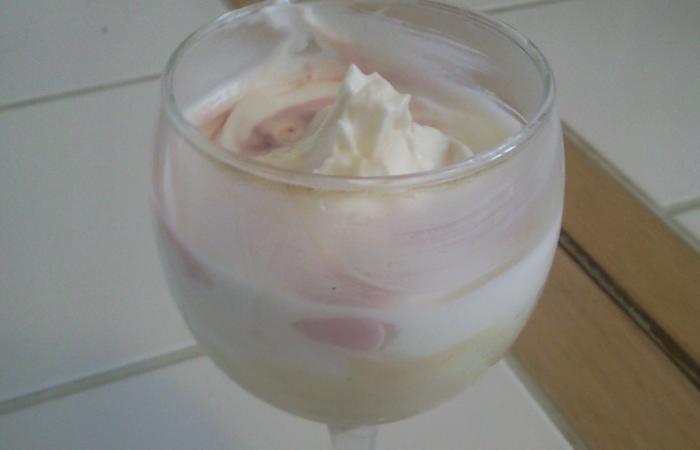 Rgime Dukan (recette minceur) : Crme glace fraise au lit de flan #dukan https://www.proteinaute.com/recette-creme-glacee-fraise-au-lit-de-flan-4965.html