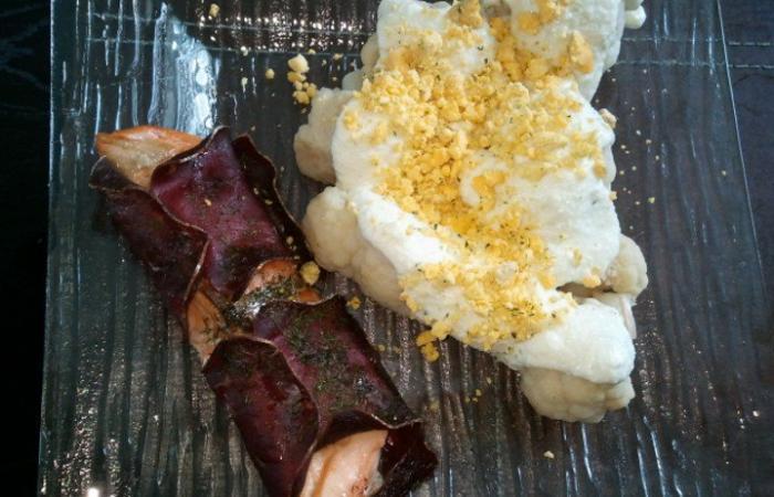 Régime Dukan (recette minceur) : Pavé de saumon rôti à la viande des grisons et chou fleur mimosa #dukan https://www.proteinaute.com/recette-pave-de-saumon-roti-a-la-viande-des-grisons-et-chou-fleur-mimosa-5038.html