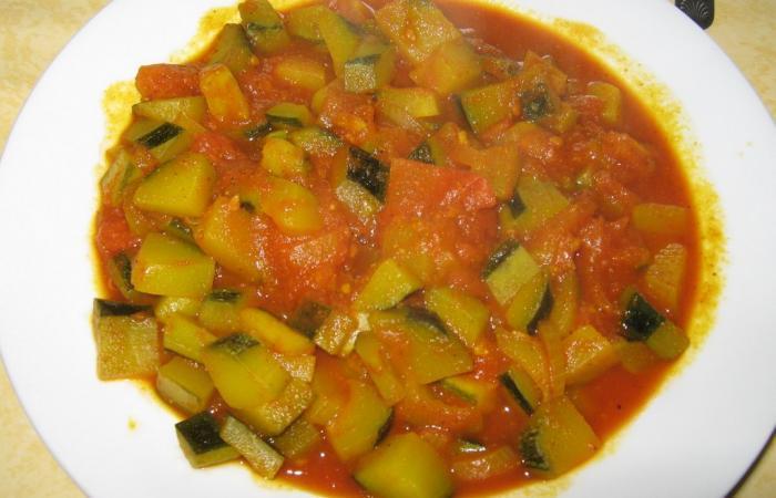 Rgime Dukan (recette minceur) : Pole de courgettes, tomates au cumin #dukan https://www.proteinaute.com/recette-poelee-de-courgettes-tomates-au-cumin-5104.html