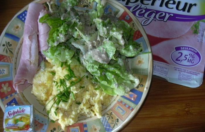 Régime Dukan (recette minceur) : Omelette fromage ciboulette #dukan https://www.proteinaute.com/recette-omelette-fromage-ciboulette-5159.html