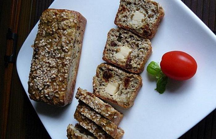 R�gime Dukan (recette minceur) : Cake au poulet estragon tomates s�ch�es et fourr� � la cr�me d'emmental #dukan https://www.proteinaute.com/recette-cake-au-poulet-estragon-tomates-sechees-et-fourre-a-la-creme-d-emmental-5186.html