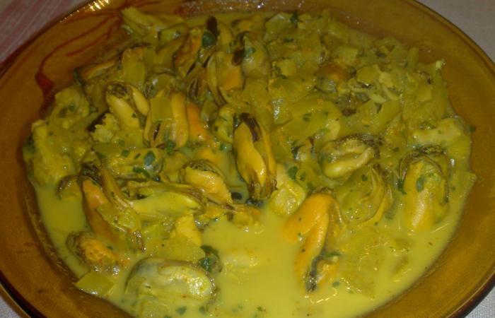 Régime Dukan (recette minceur) : Moules au curry #dukan https://www.proteinaute.com/recette-moules-au-curry-519.html