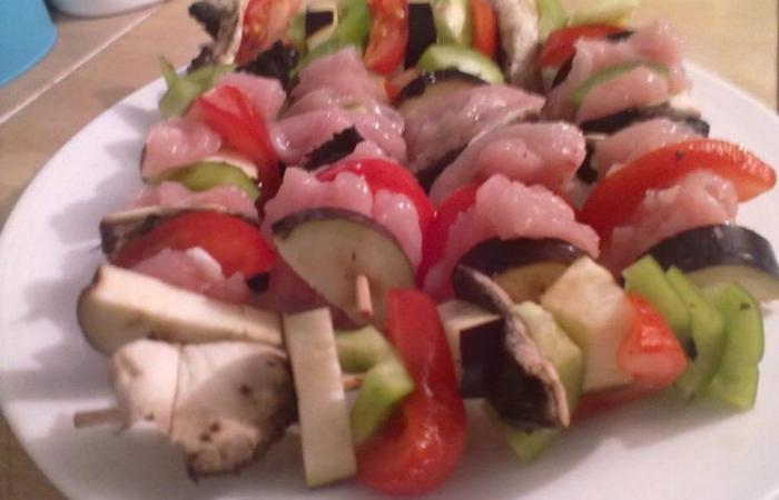 Régime Dukan (recette minceur) : Brochettes de Poulets/ Légumes #dukan https://www.proteinaute.com/recette-brochettes-de-poulets-legumes-5317.html