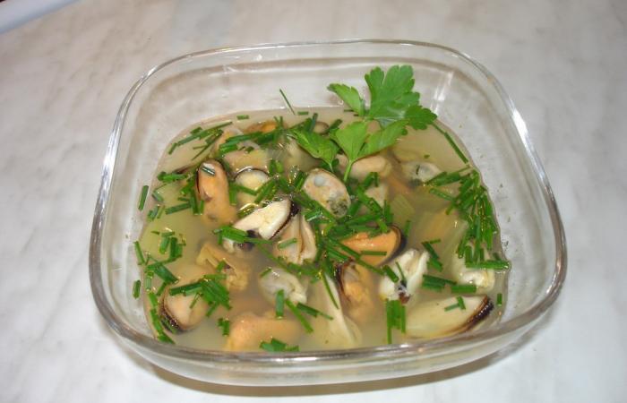 Régime Dukan (recette minceur) : Moules à la nage #dukan https://www.proteinaute.com/recette-moules-a-la-nage-5387.html