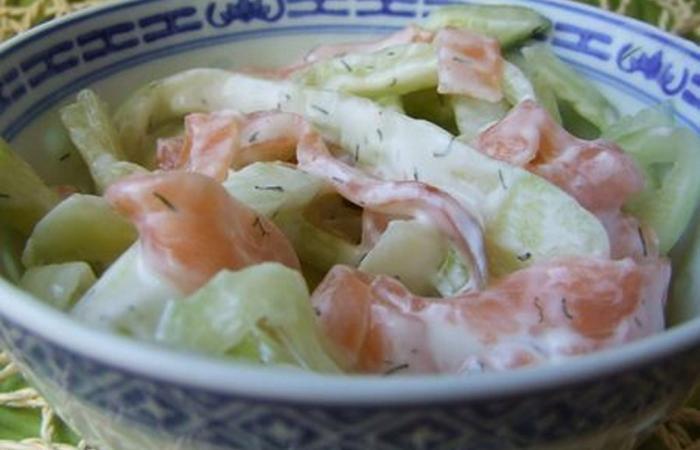 Régime Dukan (recette minceur) : Tagliatelles de concombre et saumon fumé #dukan https://www.proteinaute.com/recette-tagliatelles-de-concombre-et-saumon-fume-5546.html