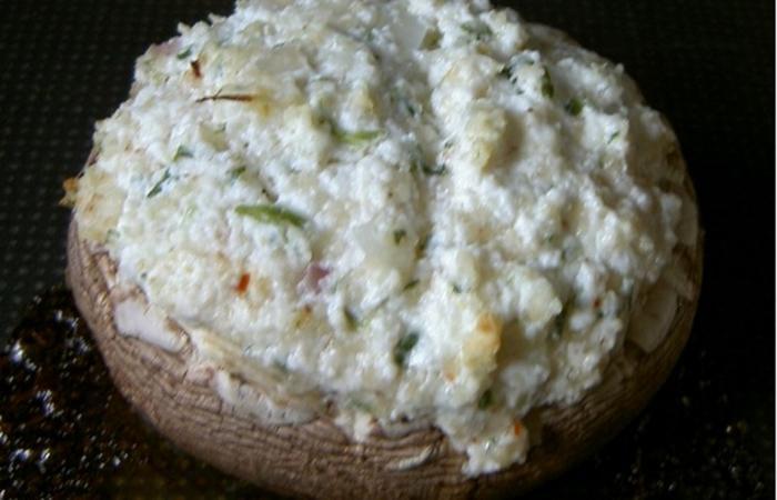 Régime Dukan (recette minceur) : Champignons farcis au chèvre frais #dukan https://www.proteinaute.com/recette-champignons-farcis-au-chevre-frais-5591.html
