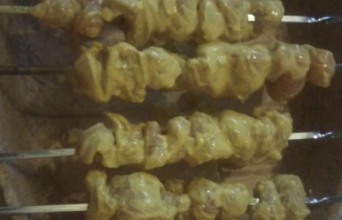 R�gime Dukan (recette minceur) : Aiguillette de poulet � l'indienne en brochette #dukan https://www.proteinaute.com/recette-aiguillette-de-poulet-a-l-indienne-en-brochette-5609.html
