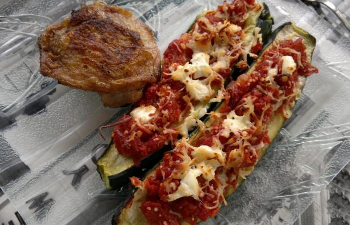 R�gime Dukan (recette minceur) : Hauts de cuisse de poulet � la plancha et ses courgettes gratin�es #dukan https://www.proteinaute.com/recette-hauts-de-cuisse-de-poulet-a-la-plancha-et-ses-courgettes-gratinees-5614.html