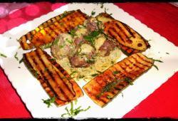 Recette Dukan : Keftas � la menthe, sauce verte et courgettes grill�es