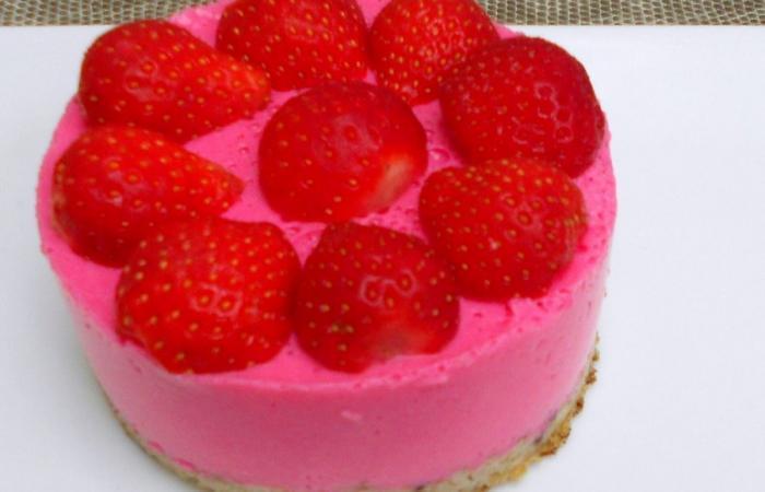 Régime Dukan (recette minceur) : Chessecake aux fraises #dukan https://www.proteinaute.com/recette-chessecake-aux-fraises-5918.html